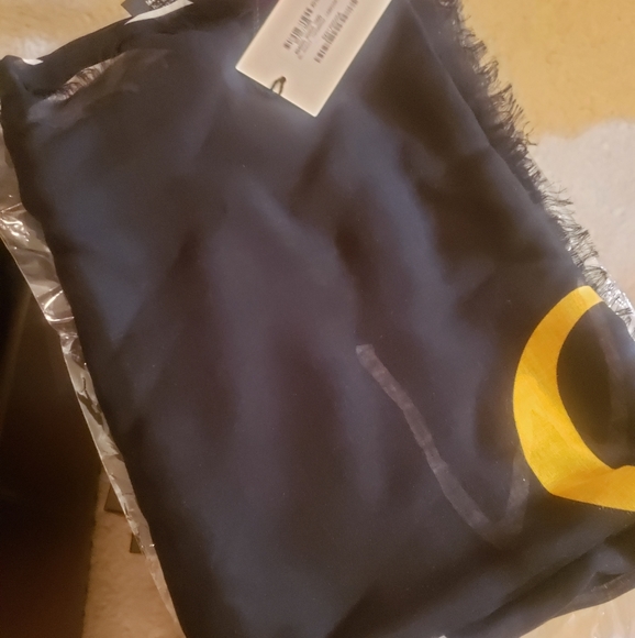 Authentic Gucci Coco Captain Logo Shawl/Scarf  "Tomorrow is not Yesterday " - Picture 5 of 6